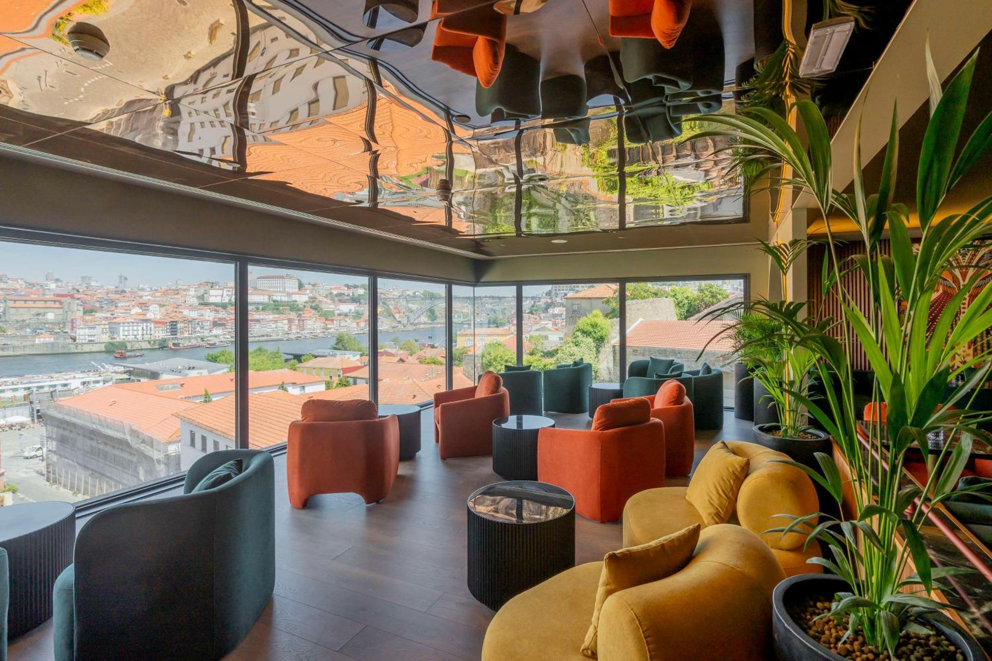 Hilton Porto Gaia Vila Nova de Gaia Exterior foto The lounge at the airport